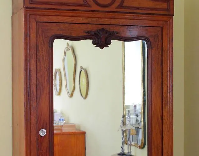 Le Potier Jovial Bed & Breakfast 4*